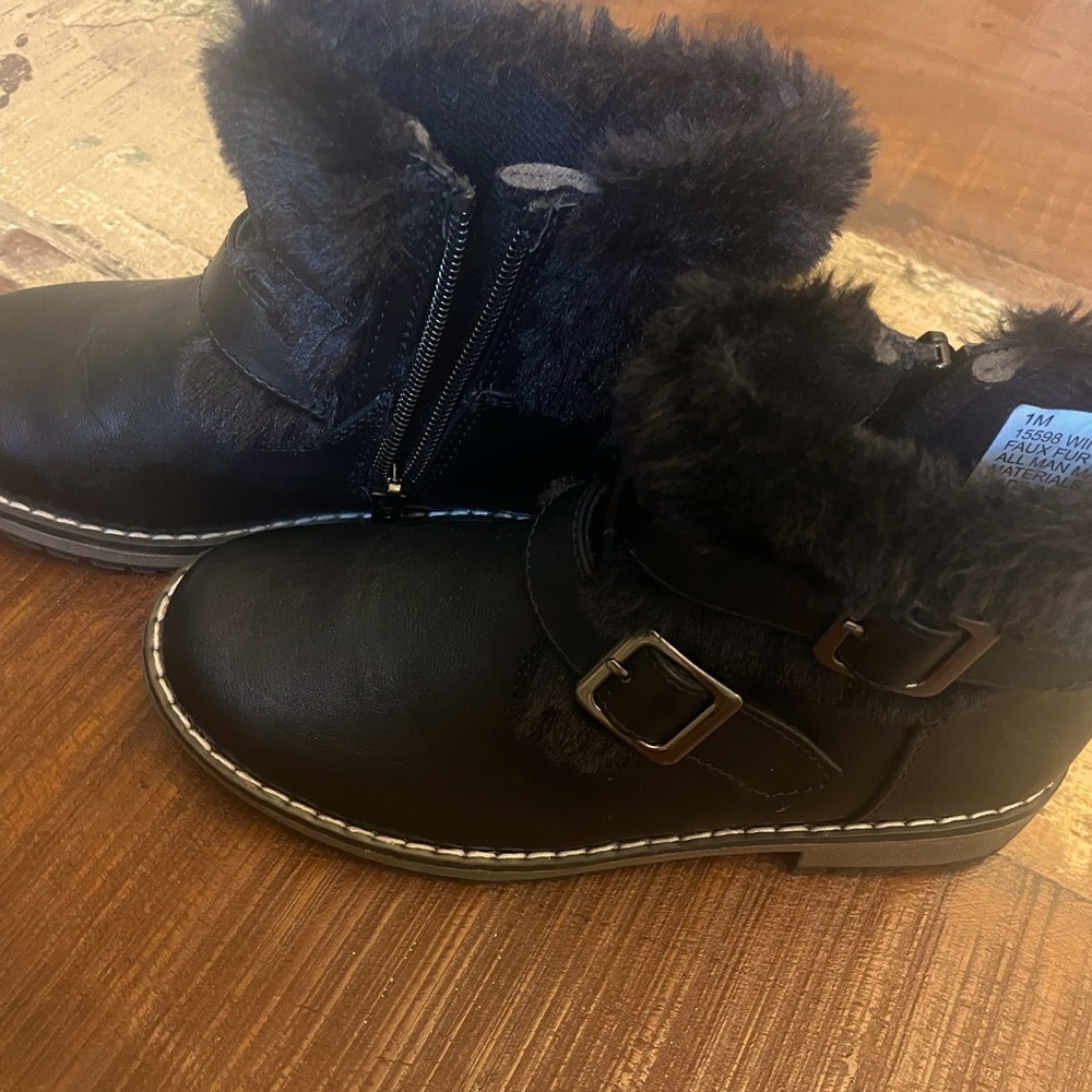 Brand New faux/leather booties fitted SZ 1M